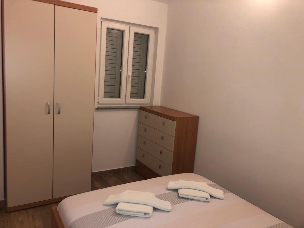 Apartmani Ivana ツレス エクステリア 写真