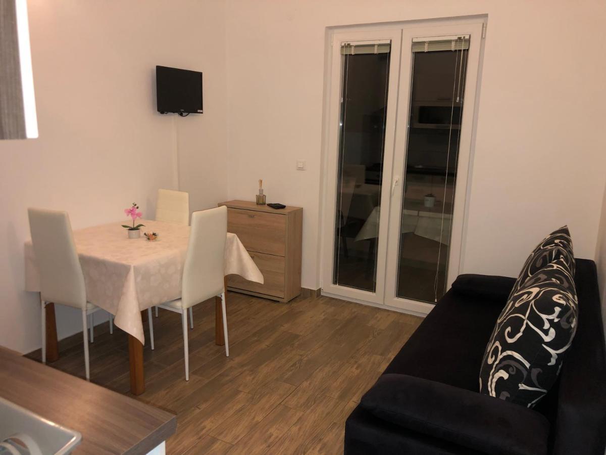 Apartmani Ivana ツレス エクステリア 写真