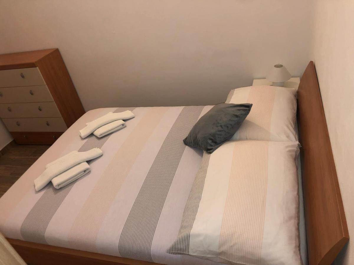 Apartmani Ivana ツレス エクステリア 写真