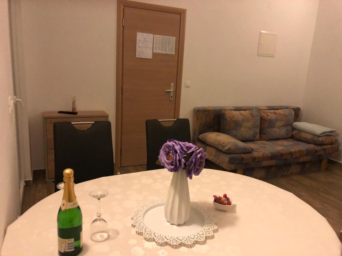 Apartmani Ivana ツレス エクステリア 写真