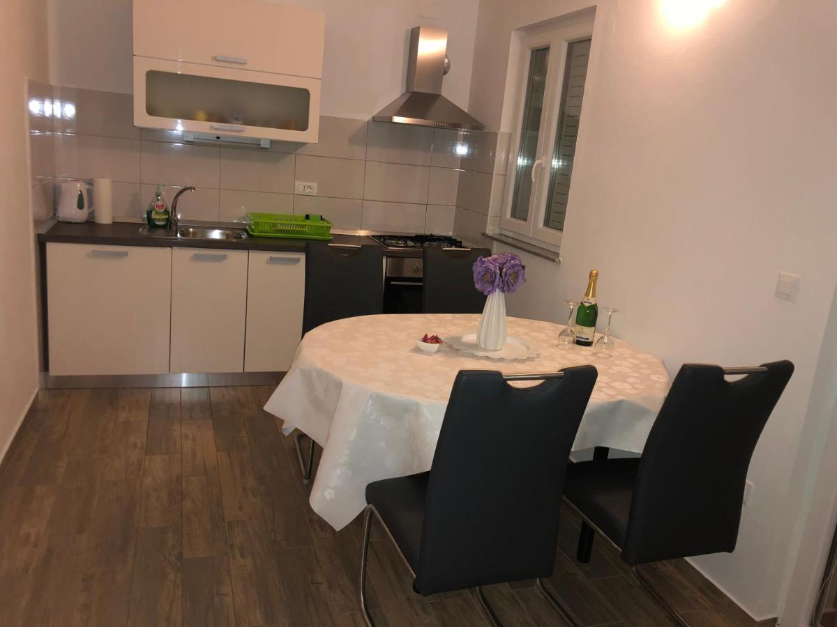 Apartmani Ivana ツレス エクステリア 写真