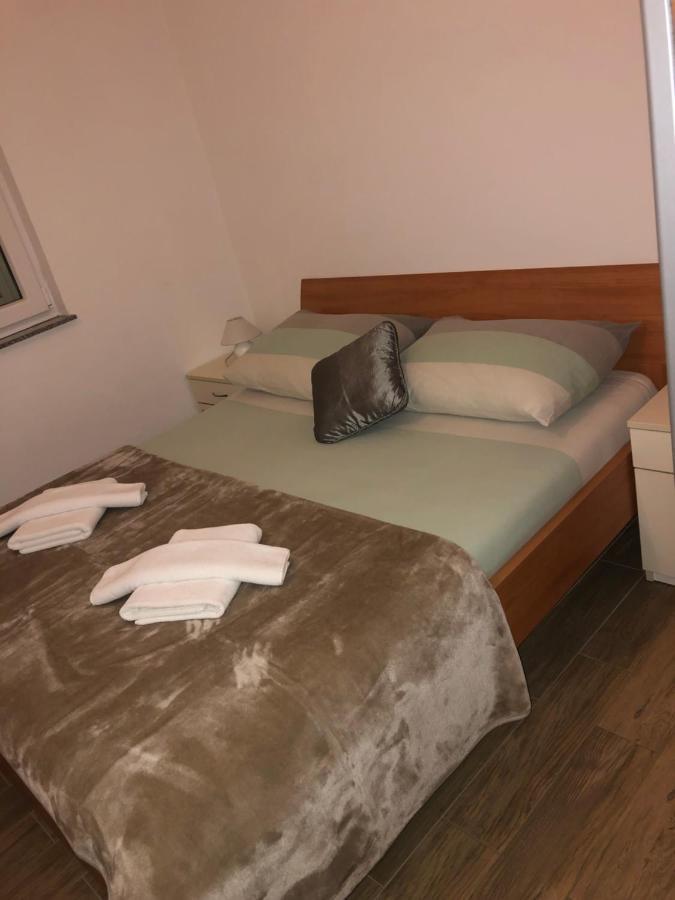 Apartmani Ivana ツレス エクステリア 写真