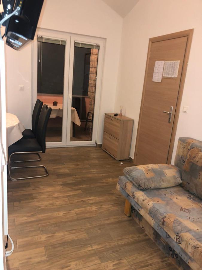 Apartmani Ivana ツレス エクステリア 写真