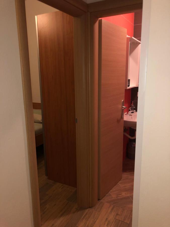 Apartmani Ivana ツレス エクステリア 写真
