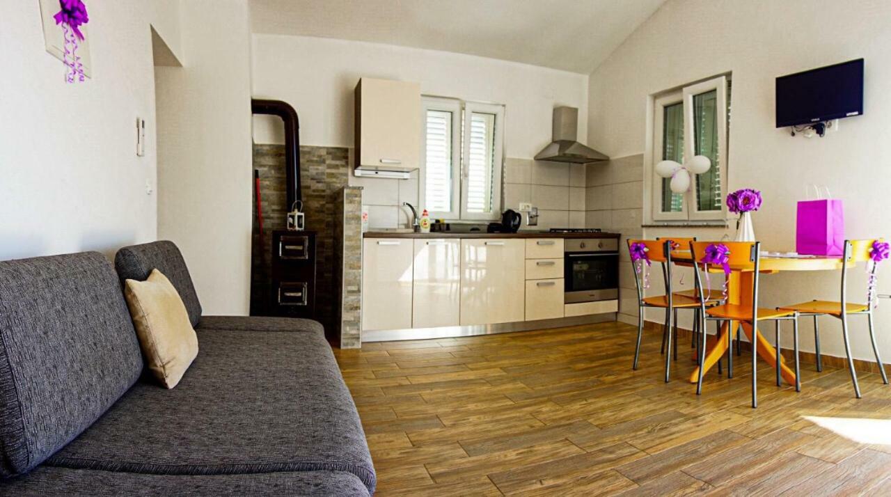 Apartmani Ivana ツレス エクステリア 写真
