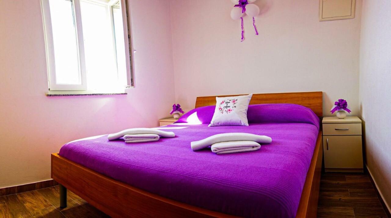 Apartmani Ivana ツレス エクステリア 写真